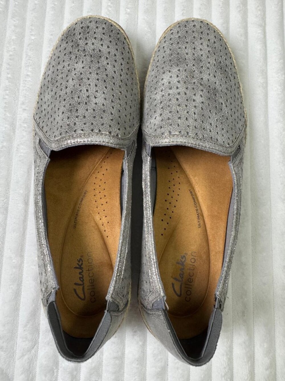 Clarks Women’s Slip On Shoes Leather Comfort Metallic Silver Size 10W Like New
